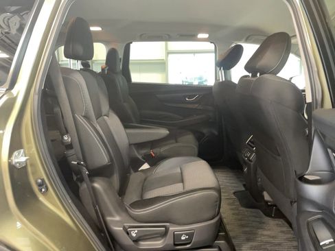 Used 2024 Subaru Ascent Premium w/ Convenience Package image 16