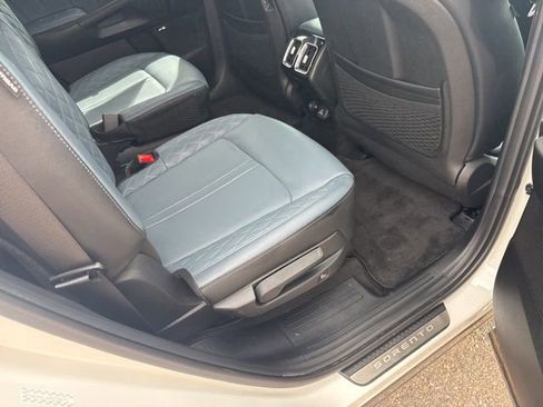 Used 2025 Kia Sorento SX Prestige AWD/4WD image 28