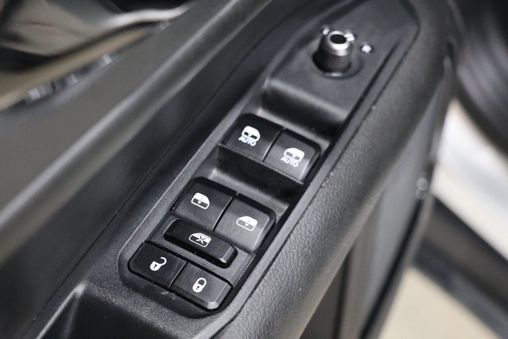 Used 2025 Jeep Compass Trailhawk AWD/4WD image 20
