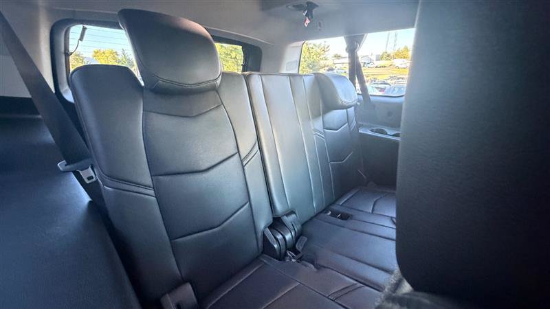 Used 2017 Cadillac Escalade ESV Luxury AWD/4WD image 10