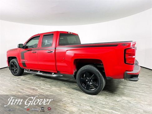 Used 2018 Chevrolet Silverado 1500 Custom w/ Custom Value Package image 10