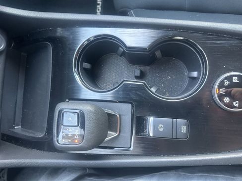 Used 2024 Nissan Rogue S AWD/4WD image 30