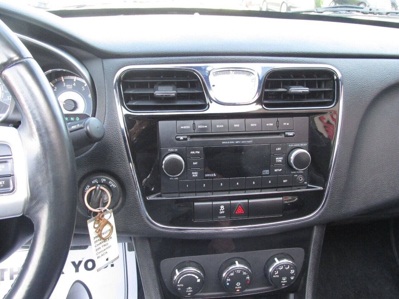 Used 2013 Chrysler 200 Touring FWD image 18