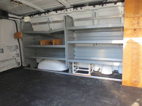 Used 2015 Chevrolet Express 2500 RWD image 16