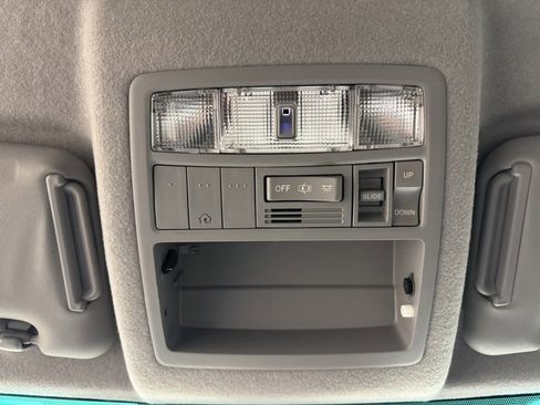 Used 2012 Toyota Highlander Limited image 42