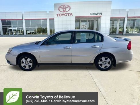 Used 2005 Chevrolet Malibu LS w/ Preferred Equipment Group FWD image 2