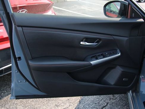 Used 2025 Nissan Sentra SR w/ SR Premium Package FWD image 13