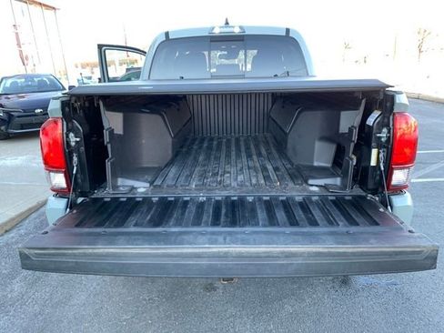 Used 2022 Toyota Tacoma SR5 w/ Trail Edition image 27