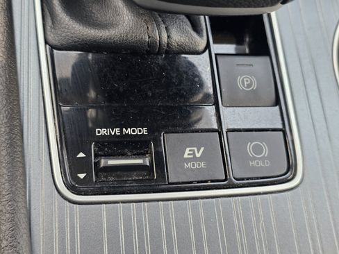 Used 2025 Toyota Sienna XLE FWD image 21