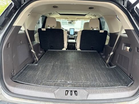 Used 2023 Ford Explorer Platinum w/ Premium Technology Package AWD/4WD image 23