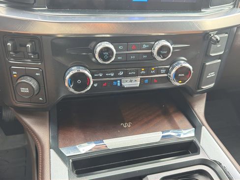 Used 2025 Ford F250 4x4 Crew Cab Super Duty image 10