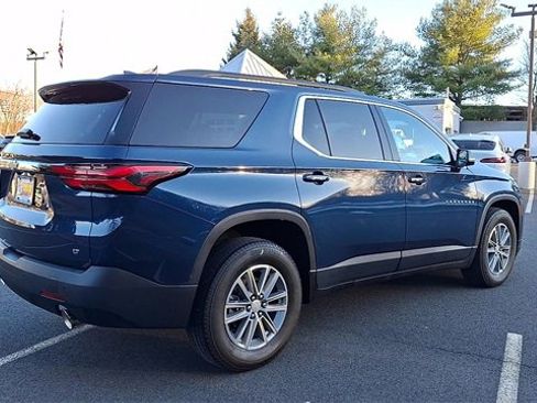 Used 2023 Chevrolet Traverse LT image 8