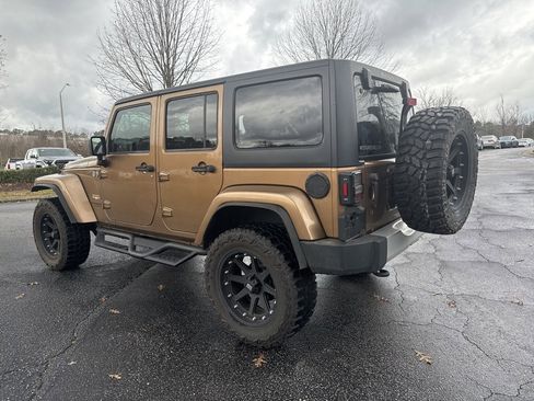 Used 2015 Jeep Wrangler Unlimited Sahara w/ Connectivity Group image 4