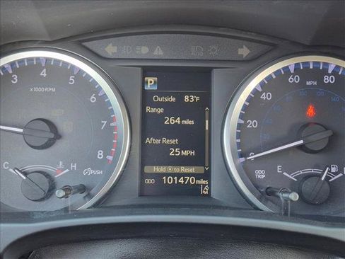 Used 2018 Toyota Highlander Plus FWD image 11