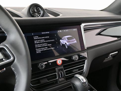 Certified 2026 Porsche Macan Turbo AWD/4WD image 11