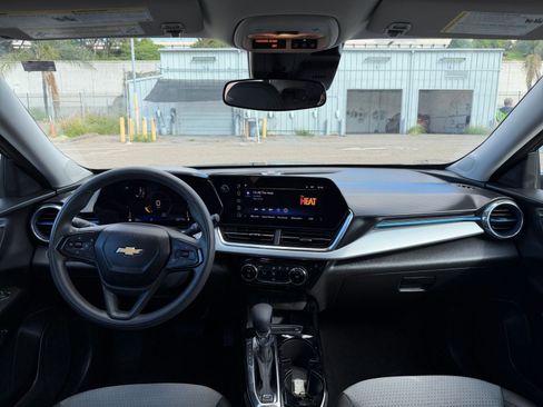 Used 2025 Chevrolet Trax LT image 31