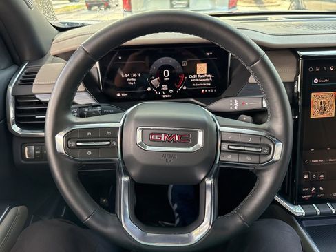 Used 2026 GMC Acadia Elevation w/ Elevation Premium Package FWD image 32
