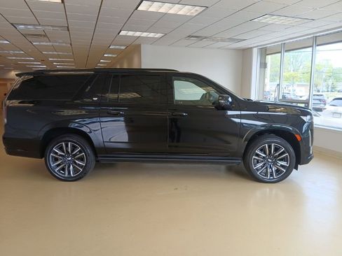 Certified 2022 Cadillac Escalade ESV Sport Platinum w/ LPO, Floor Liner Package AWD/4WD image 9