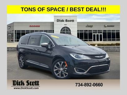 Used 2019 Chrysler Pacifica Limited w/ Tire & Wheel Group