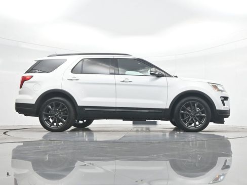 Used 2018 Ford Explorer XLT w/ Equipment Group 202A FWD image 30