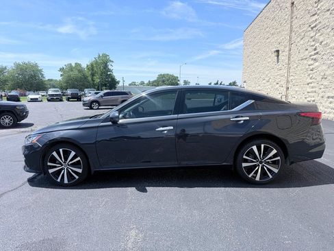 Used 2022 Nissan Altima 2.5 Platinum AWD/4WD image 2