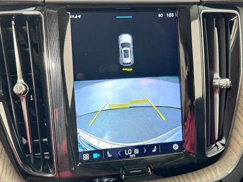 Used 2022 Volvo XC60 B5 Inscription w/ Protection Package Premier image 14