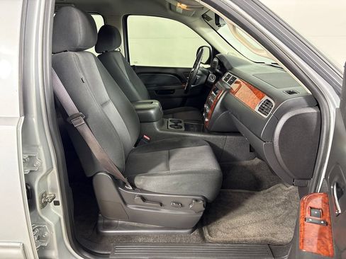 Used 2014 Chevrolet Suburban LS RWD image 6