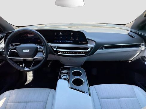 Used 2024 Cadillac Lyriq Luxury AWD/4WD image 16