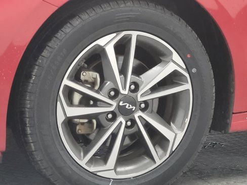 Used 2023 Kia Forte LXS image 31