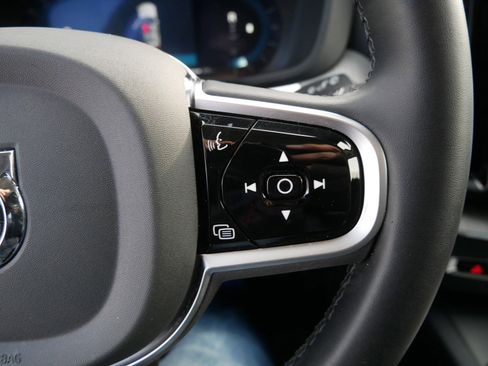 Certified 2025 Volvo XC60 B5 Plus image 25