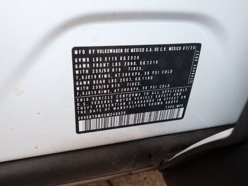 Used 2025 Volkswagen Tiguan SE AWD/4WD image 31