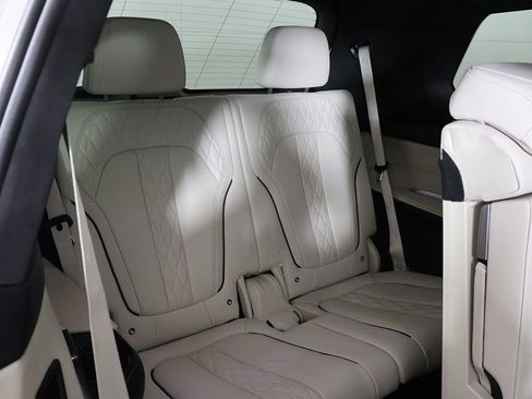 Used 2024 BMW X7 xDrive40i w/ Executive Package image 40