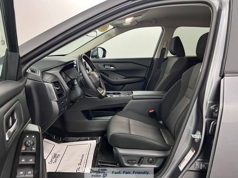 Used 2025 Nissan Rogue SV FWD image 27