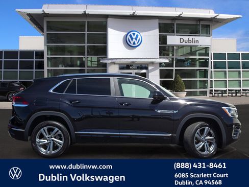 Certified 2024 Volkswagen Atlas Cross Sport SEL R-Line AWD/4WD image 3