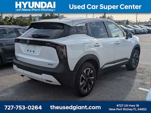 Used 2025 Nissan Kicks SV AWD/4WD image 2