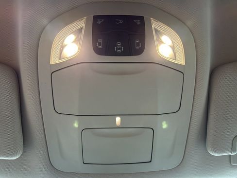 Used 2020 Chrysler Voyager Lxi image 17