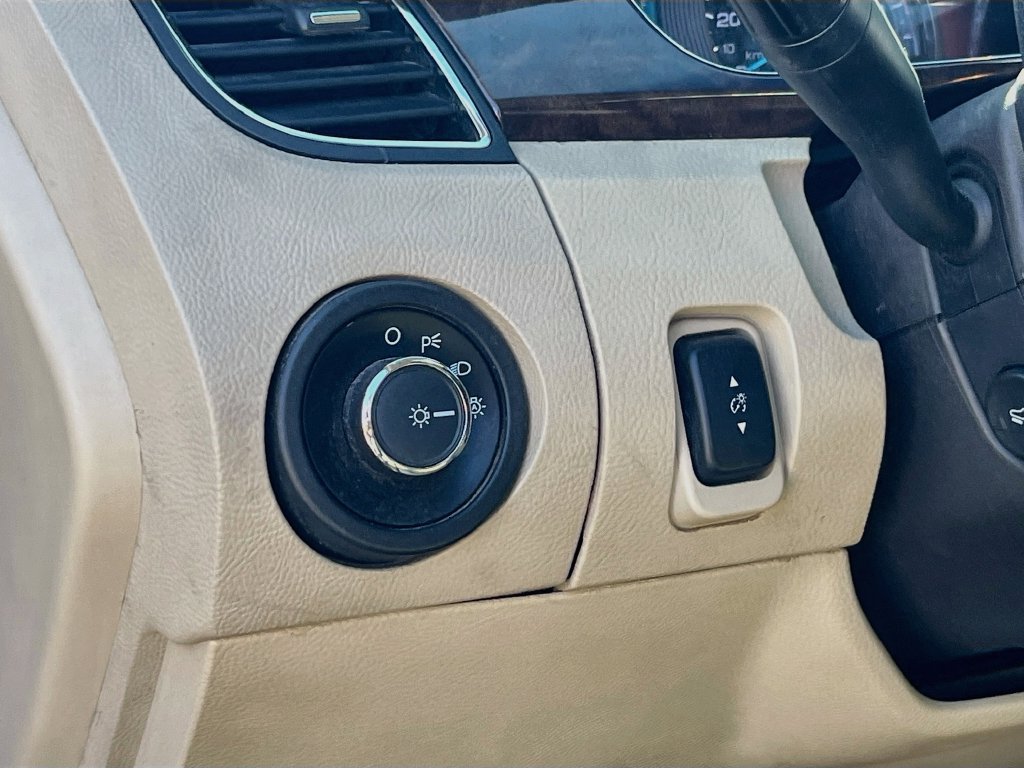 Used 2019 Ford Taurus Limited FWD image 10