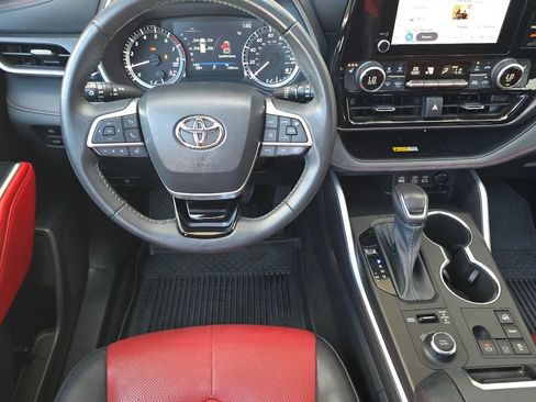 Used 2023 Toyota Highlander XSE AWD/4WD image 16