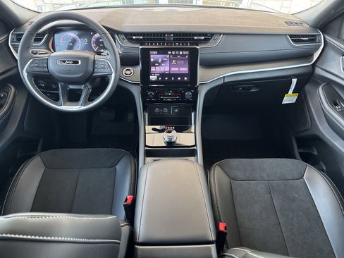 New 2025 Jeep Grand Cherokee Altitude image 16