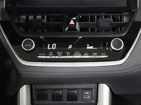 Used 2024 Toyota Corolla Cross SE w/ Moonroof Package image 22