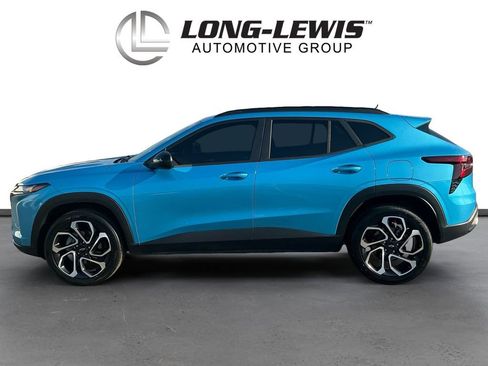 Used 2025 Chevrolet Trax RS w/ Driver Confidence Package FWD image 2