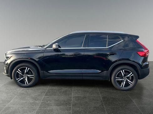 Used 2023 Volvo XC40 B5 Plus image 4