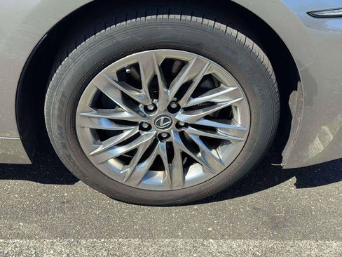Used 2018 Lexus LS 500h AWD image 9