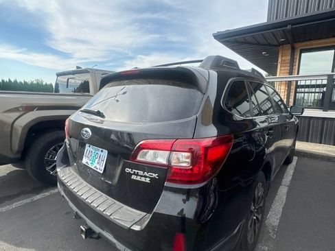 Used 2015 Subaru Outback 2.5i Limited AWD/4WD image 3