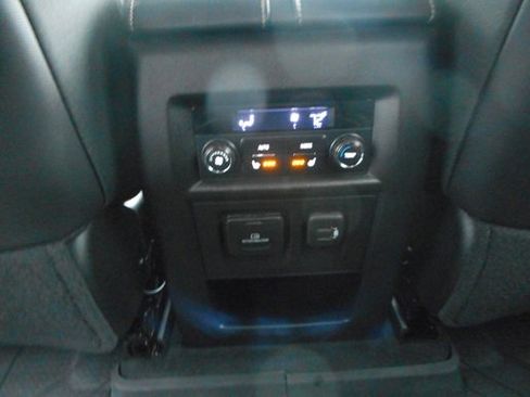 Used 2022 Chevrolet Traverse Premier image 17