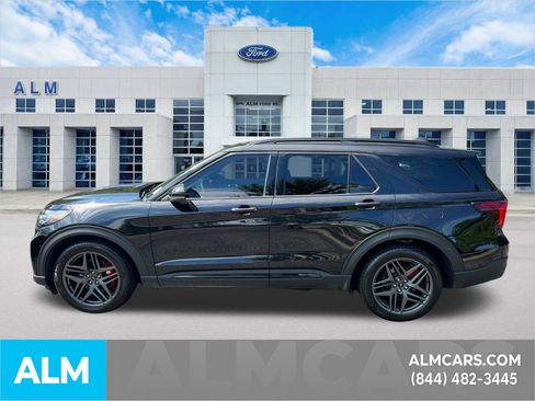 Used 2025 Ford Explorer ST image 10