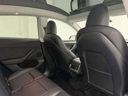 Used 2023 Tesla Model Y Performance AWD/4WD image 13