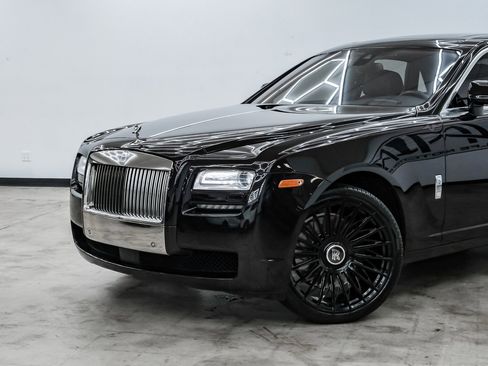Used 2014 Rolls-Royce Ghost image 2