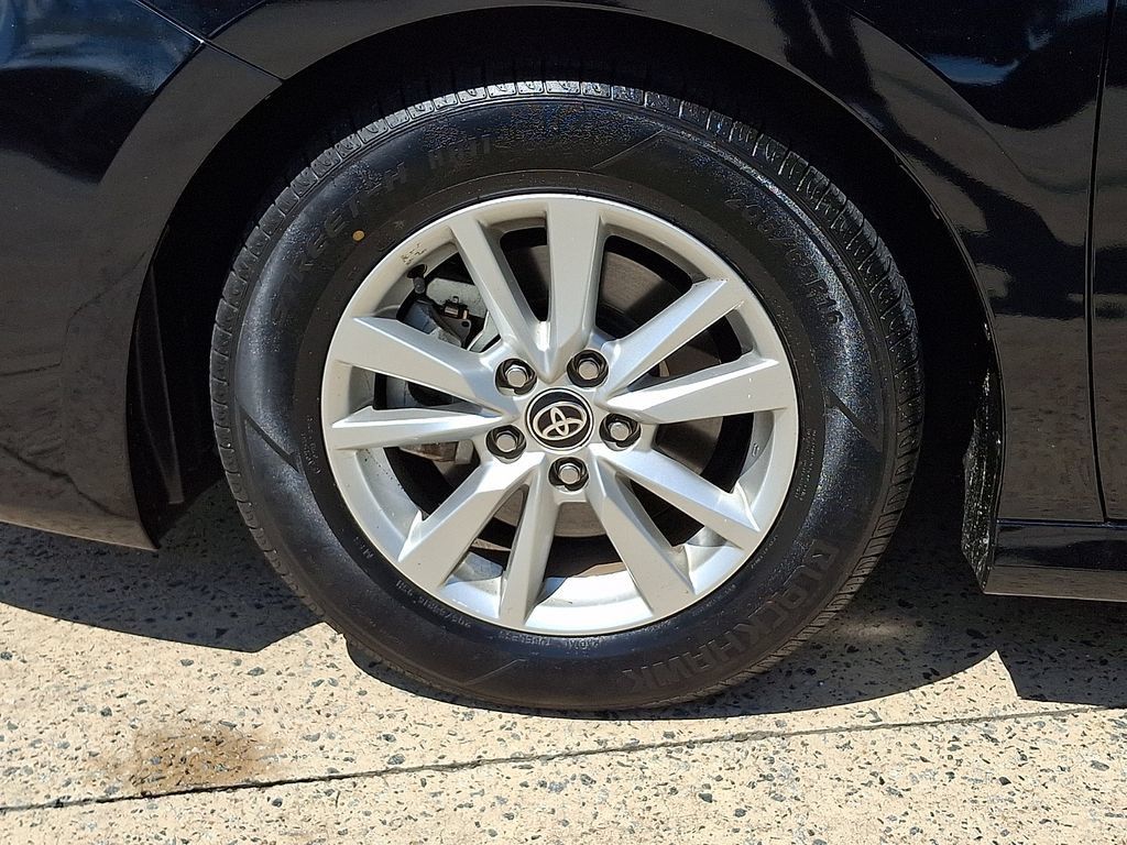 Used 2025 Toyota Camry LE FWD image 8