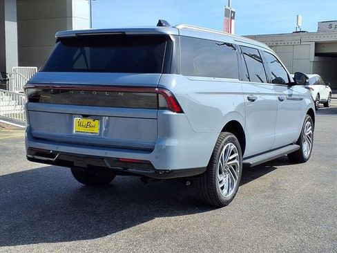 New 2026 Lincoln Navigator L Premier AWD/4WD image 2